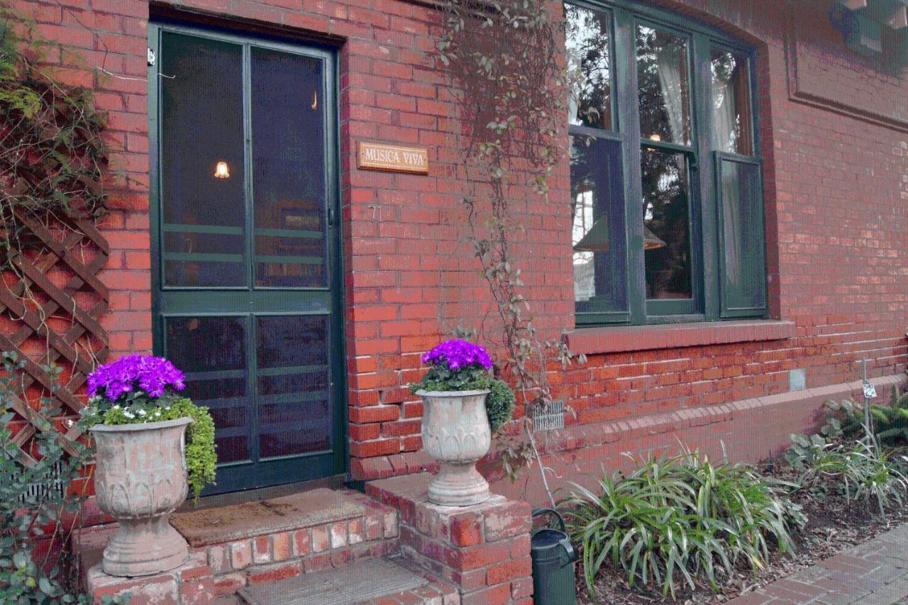 Buxton Manor Bed & Breakfast Adelaide Room photo